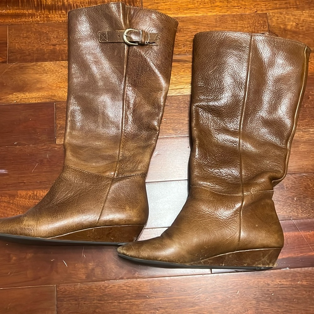 Brown leather boots. Size 7